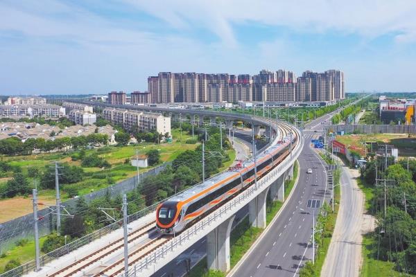 2.列車經過中鐵廣州局承建區間