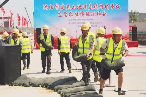 設置圍堰-攝影：姚國棟