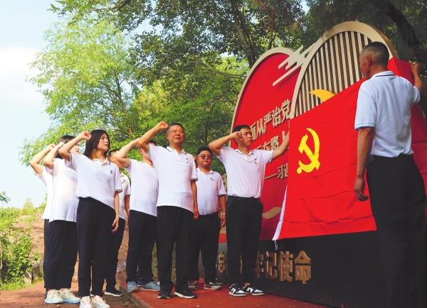 中鐵上海局市政環保公司奎河項目黨支部開展“參觀紅色基地，重溫入黨誓詞”主題黨日活動