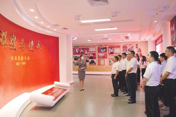 4中鐵十局城軌公司紀委、團委在廣州開發區反腐倡廉教育基地——育廉館聯合開展了紀念五四運動104周年主題團日活動，共計40余人參加。銘航 程摯