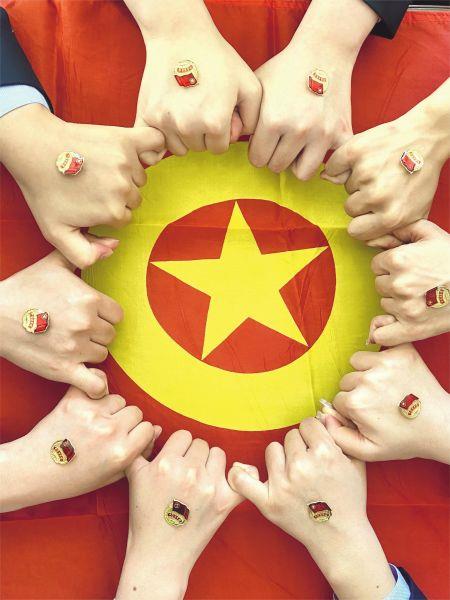 4中鐵三局運輸工程分公司各單位圍繞“弘揚五四精神 續寫青春華章”主題積極開展迎“五四”系列活動。平升娜