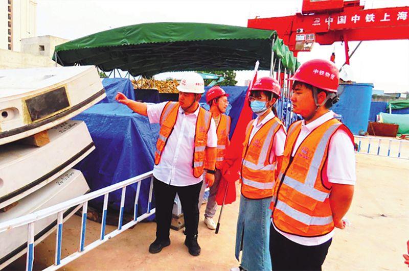 中鐵物貿成都分公司地鐵經營中心：黨員結對“傳幫帶”  新員工提能力_副本